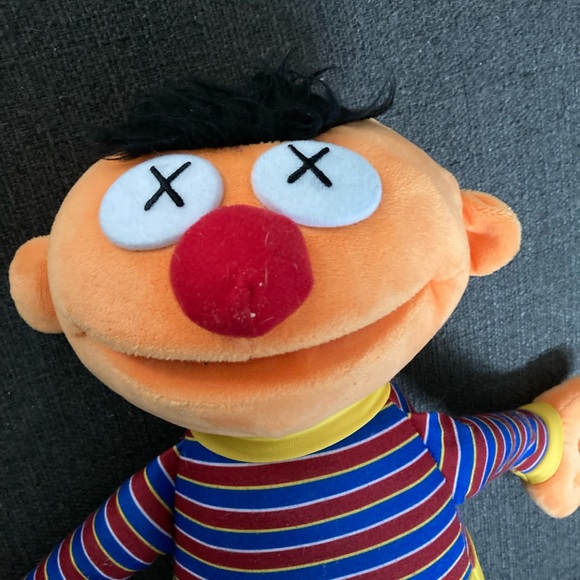 Kaws Ernie plush - Picture 3 of 3